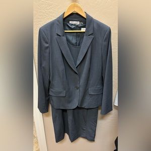 Calvin Klein Women’s Suit. Dress and Jacket. Size 16. Excellent condition.